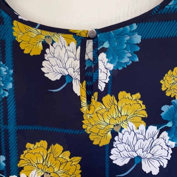 Apt. 9 Floral Blouse - Picture 4 of 6